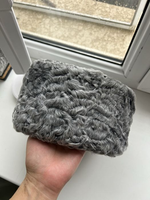 Новая каракулевая шапка