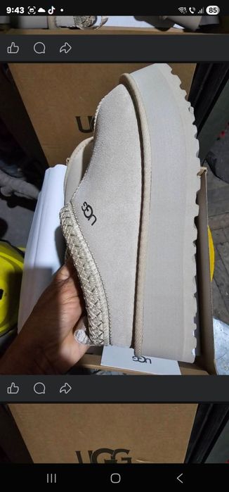 Ugg nou cu eticheta