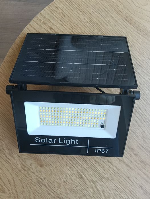 Lampa solara cu panou solar , telecomanda si senzor de miscare putere 50 , 100 si 200 W