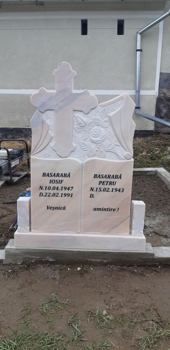 Monumente funerare,cruci de marmură