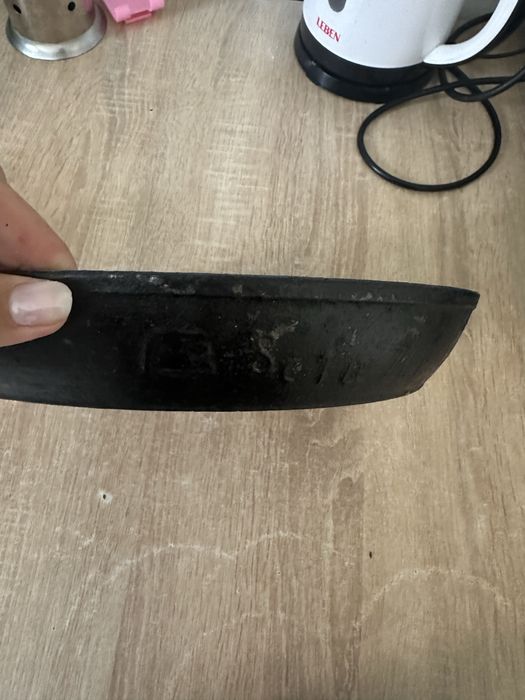 Продам чугунную сковородку