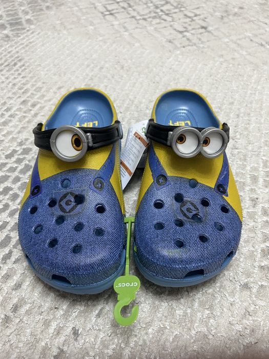 Crocs x minions 28 cm