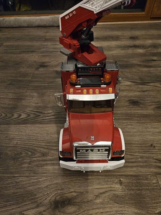 Camion de pompieri Scania cu scara - Bruder 3591