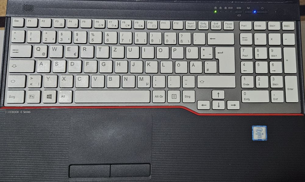 Лаптоп Fujitsu E55