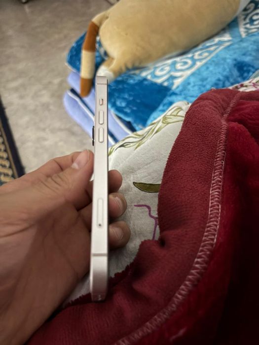 Продам айфон 13