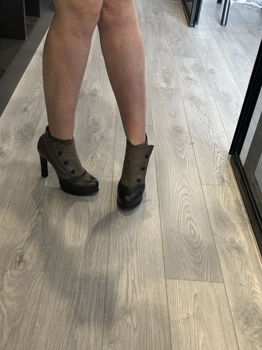 Кожаные ботильоны новые