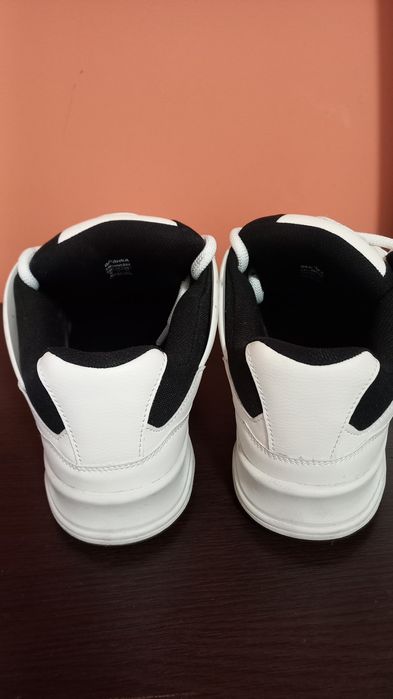 Маратонки Bershka в скейтър стил