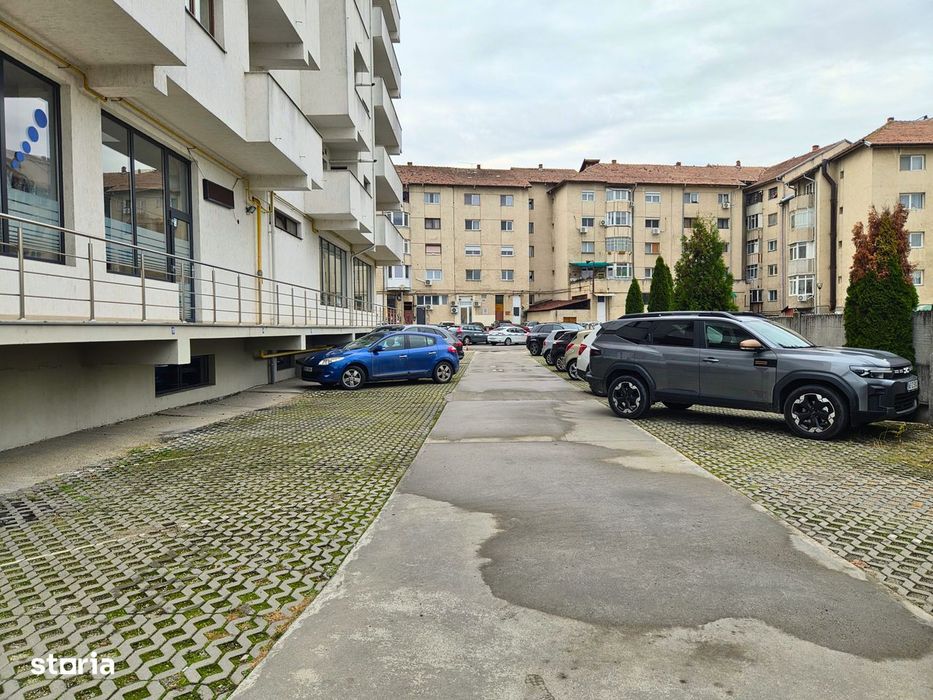 De Inchiriat 3 Camere | 100 Mpu | Parcare Privata | Renovat |