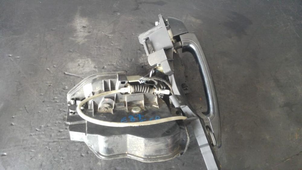 broasca cu maner usa stanga spate bmw e87 7202147