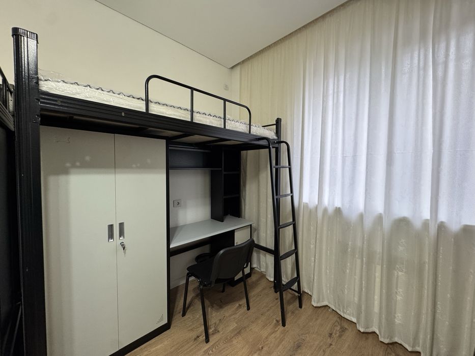 Кровать-лофт со встроенным столом и шкафом