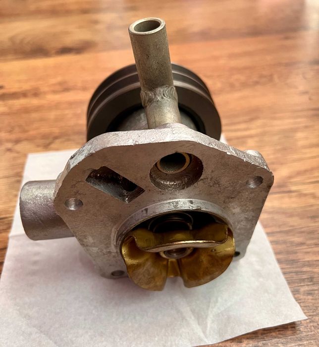 Водна помпа за камион/автобус AVIA