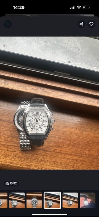 Два броя часовници