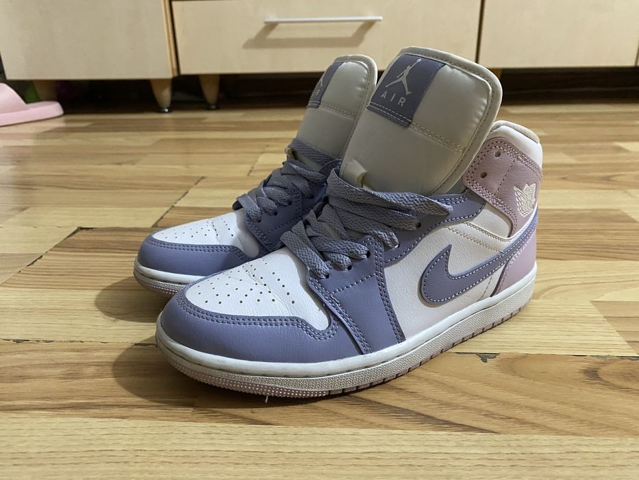 Air jordan 1 Mid “indigo Haze Doll White”