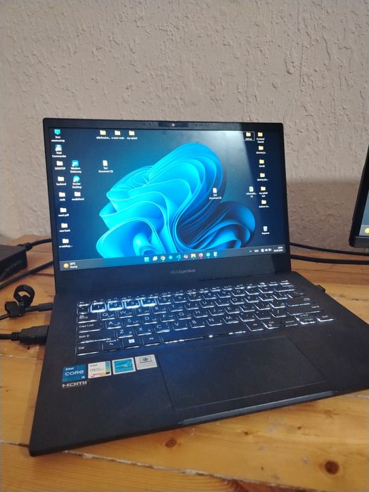 Noutbuk(Asus ExpertBook), monitor(everel), klaviatura va sichqoncha