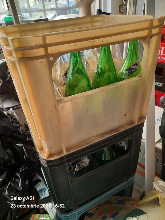 Navete de apă la 1l cu sticle