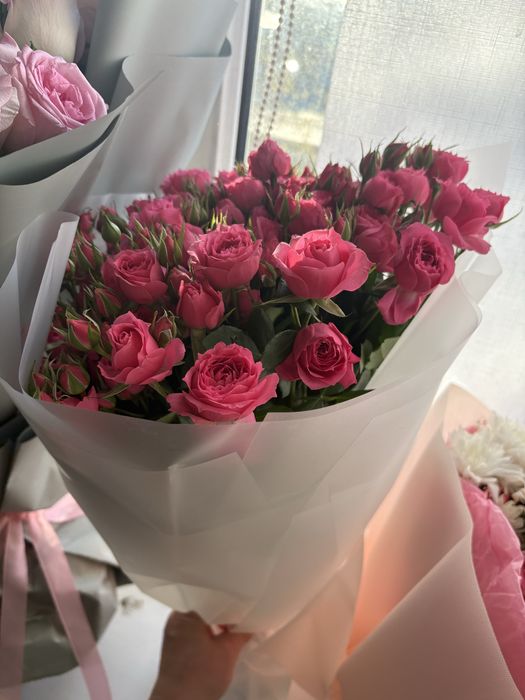 Цветы свежие  и обьемные