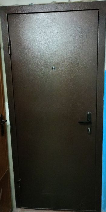 Продаётся входная дверь.