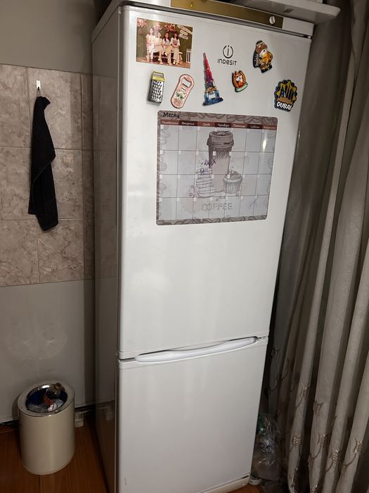 Холодильник Indesit