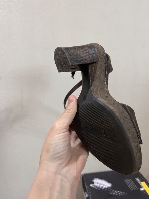 Продам босоножки