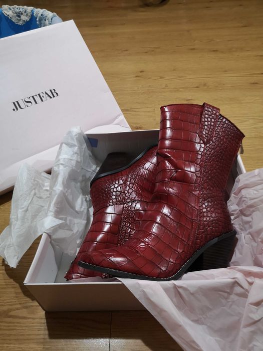 Нови ботуши н. 40