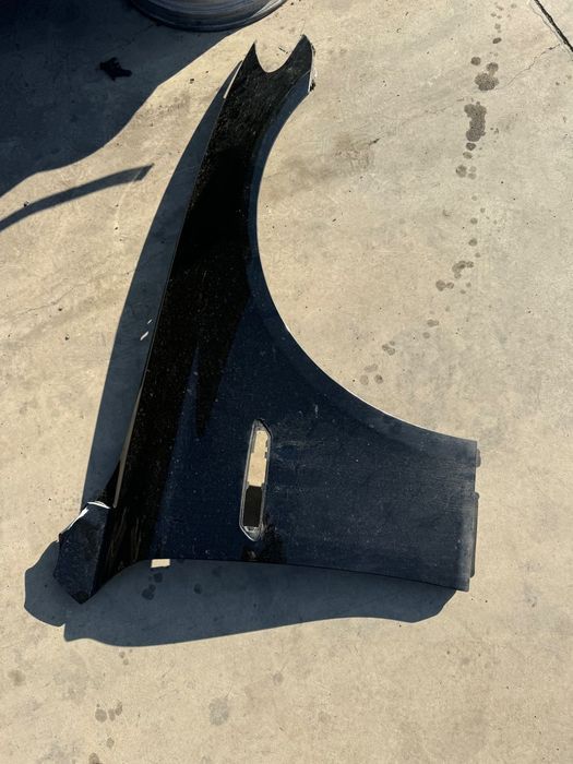 Aripa dreapta fata bmw f10 f11 (cu defect)