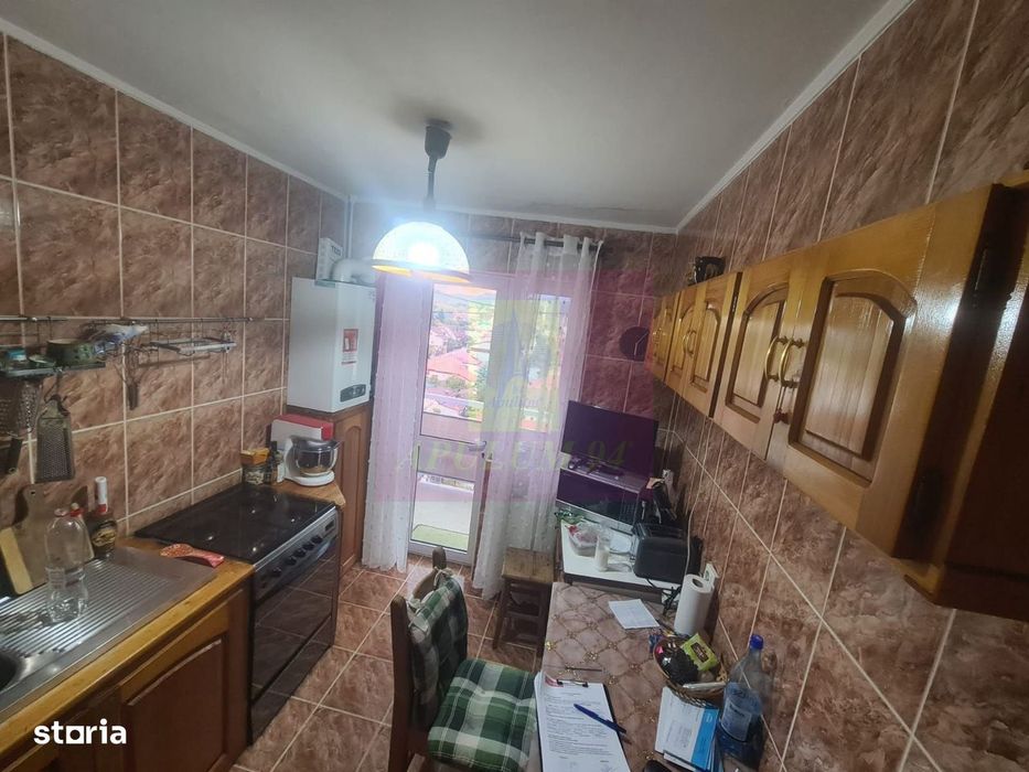 Apartament cu 3 camere de vanzare in Campina - Zona Cuza