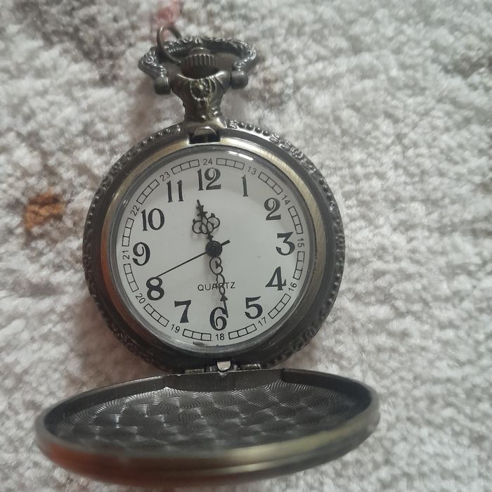 Карманные часы с символом S