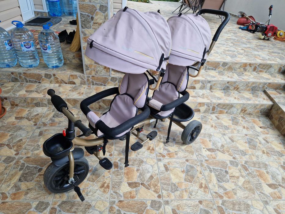 Триколка за близнаци