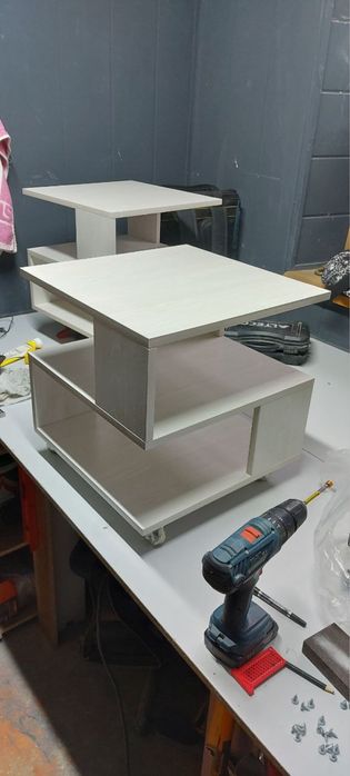 Кофейный столик на колесиках