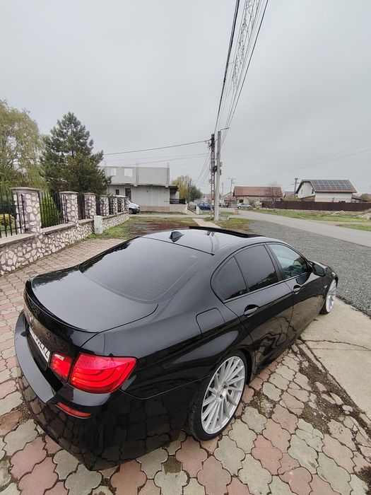 BMW F10 520dA/EURO 5/M-paket/HUD Trapa/Navi NBT/Keyless Go