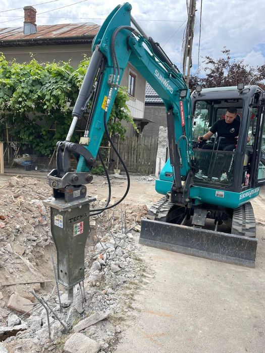 Miniexcavator de inchiriat