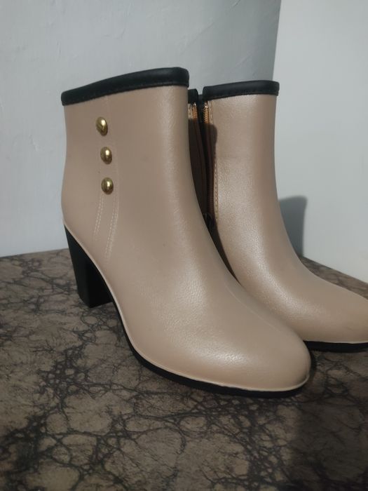 Резиновые полусапожки