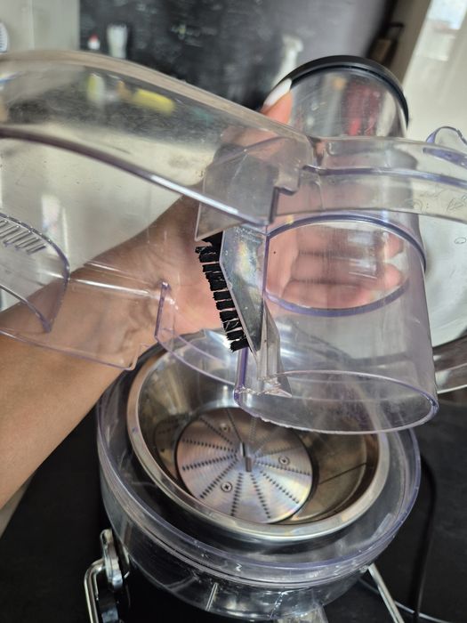 Самопочистваща сокоизтисквачка