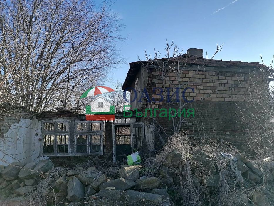 Дворно място 554 кв. м.+стара къща в центъра на С. Винарско,Общ.