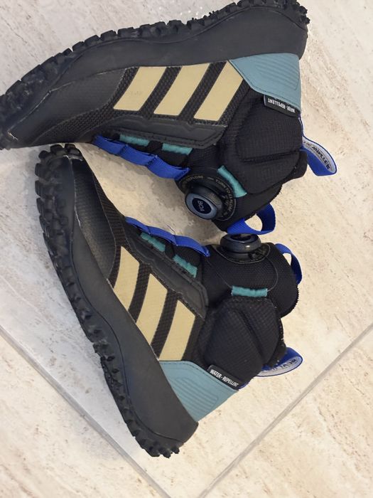 Ghete adidas si skechers 32