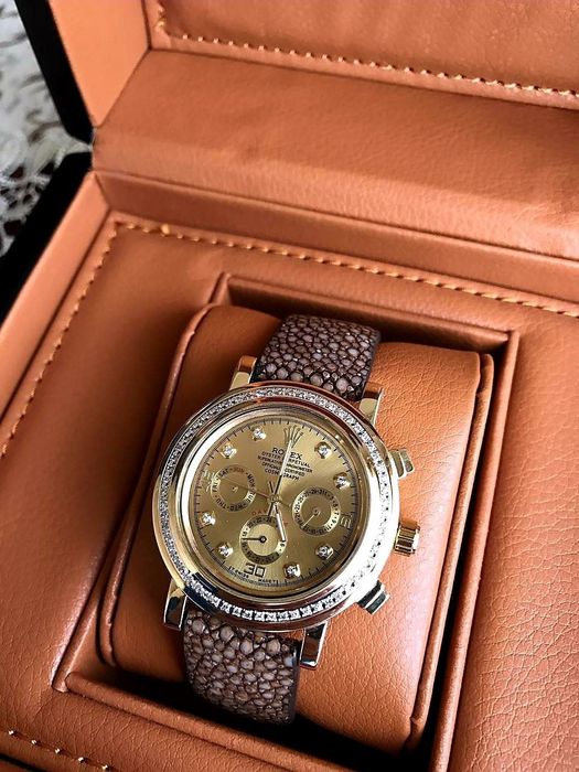 Rolex Daytona (золотые с бриллиантами Ереван)
Унисекс модель с брилли