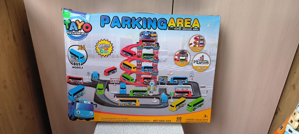 Гибкий трэк с машинками и паркинг