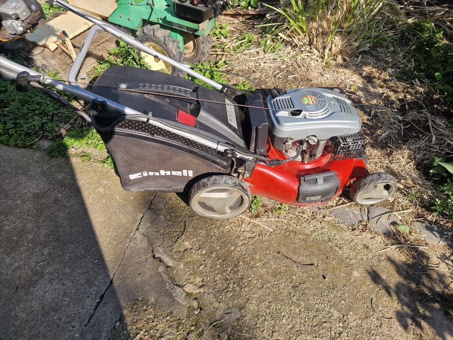 Masina de tuns iarba gazonul