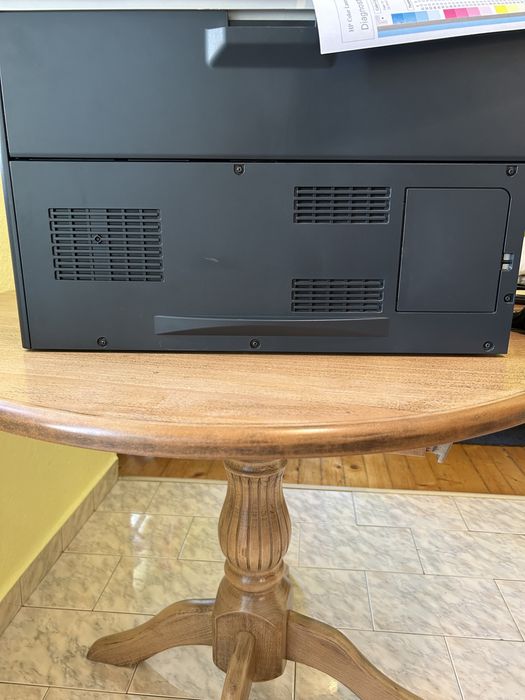 Принтер HP Color LaserJet Professional CP5225 Printer