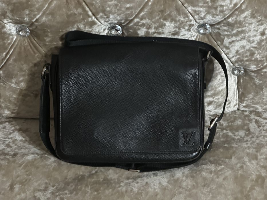 Продам барсетку lv ориг