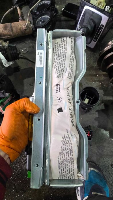 airbag genunchi Mercedes A2048602002 C Class W204 facelift C220 C250