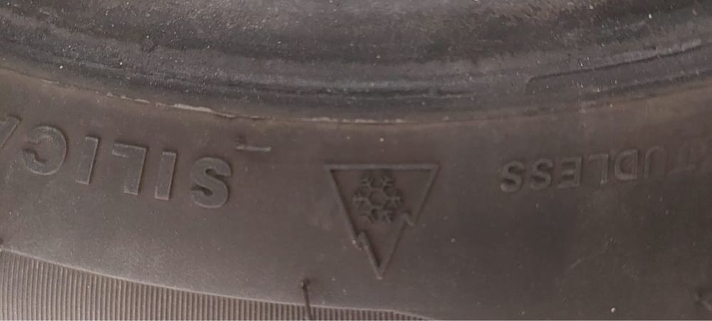 Продам комплект зимних шин