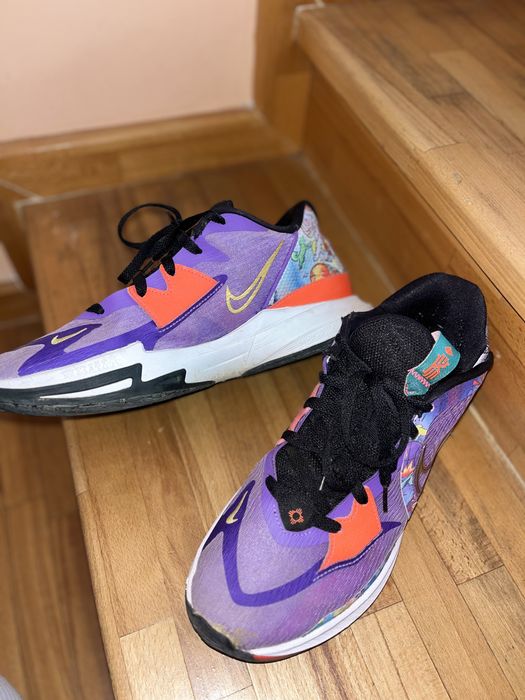Adidasi Nike Kyrie 5