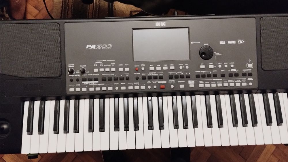 Vând korg pa600 aproape nou