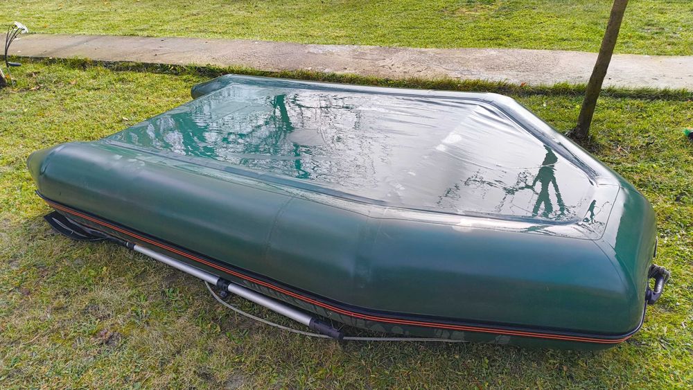 Vând barcă gonflabilă Kolibri KM 280 cu podină full tego