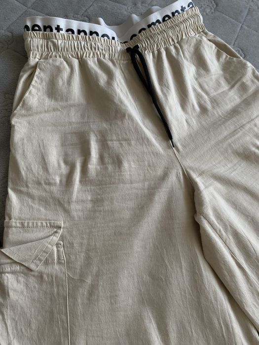 Отдам Две пары брюк за 6000