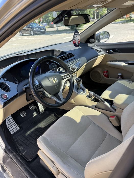 Honda Civic VIII 1.8 executive