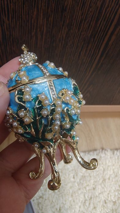 Cutie bijuterii metalica in forma de ou Faberge