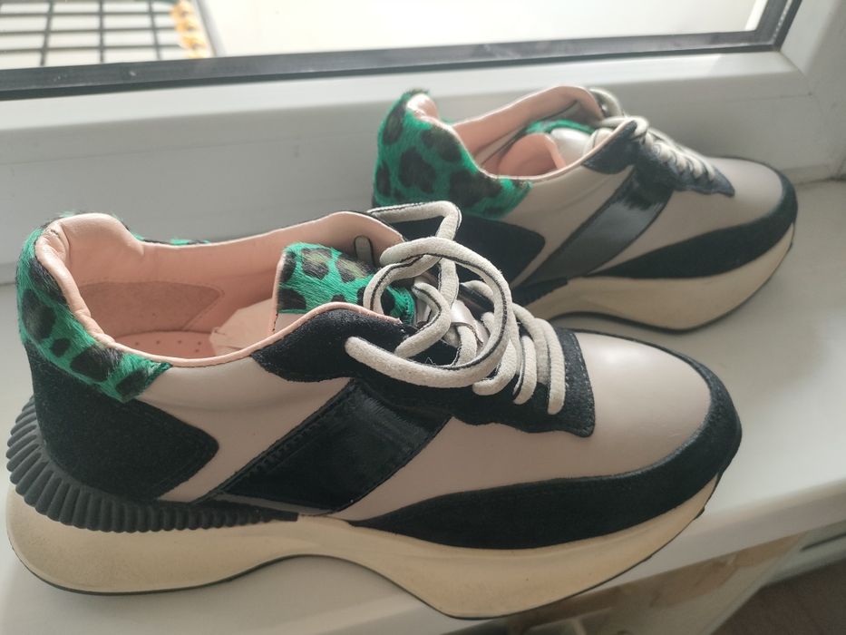 Женская крассовка