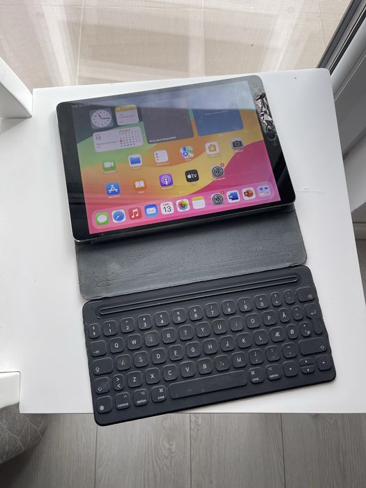 Husa cu tastatura apple • Ipad 10.5 inch